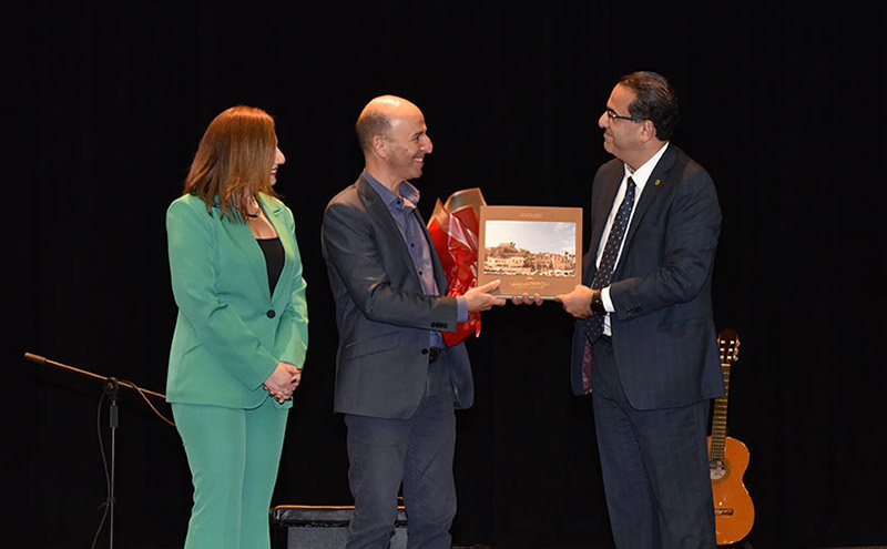 World Renowned Guitarist Ayman Jarjour performs at UOB