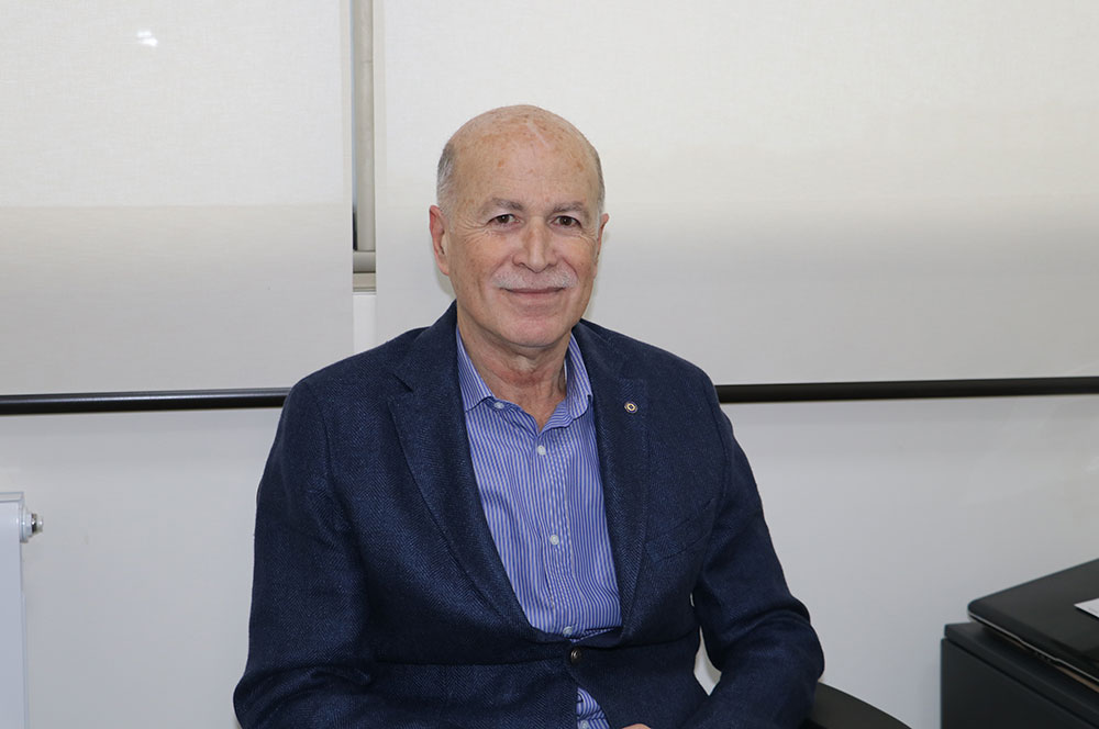 Mr. AbdelMunim Alameddine awarded IEEE Life membership Pin Mr. AbdelMunim Alameddine awarded IEEE Life membership Pin