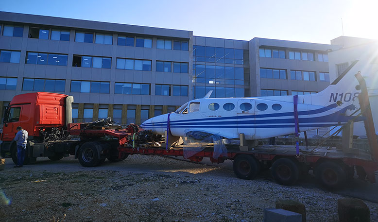 FOE Receives Cessna 414 Aircraft from LAF